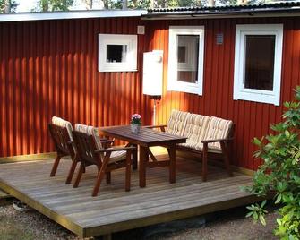 Cottage Oppbjärken, Lakeside Property, Bathing Jetty, Bathing Buoy. Rowing Boat, Wlan - Hultsfred - Patio