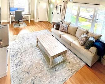 The Nest on Mill - Lebanon - Living room