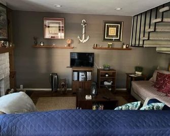 Centrally Located Cozy 3 BR Townhouse with Pool/Jacuzzi - San Diego - Sala de estar