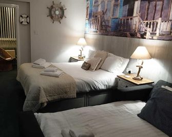 watersedge guest house - New Milton - Спальня