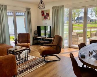 Luxury vacation home for 6 adults with sauna, sunshower, 3 bedrooms - Den Oever - Sala de estar