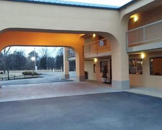 Deerfield Inn By Capital O Blytheville Ar I55 - Blytheville - Building