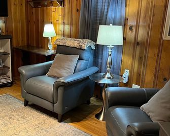 Cozy ranch close to everything - Lexington