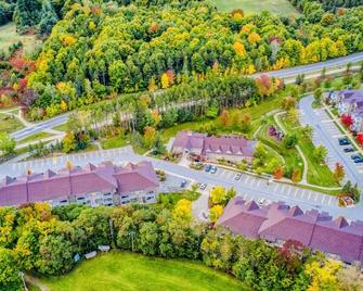 Horseshoe Valley townhouse condo close to lakes - Edgar - Gebäude