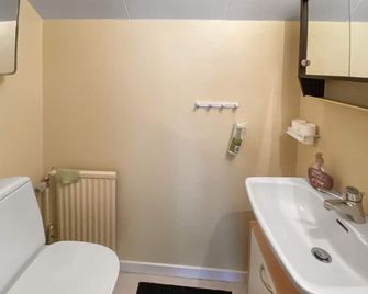 4 Bedroom Stunning Home In Vetlanda - Vetlanda - Ванна кімната