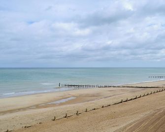 3 bedroom accommodation in Horning - Horning - Beach