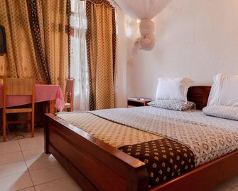 Ubumwe Hotel Gisenyi - Gisenyi - Schlafzimmer