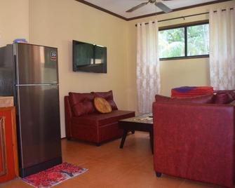 Siargao Sunset Bay Beach Villas - General Luna - Living room