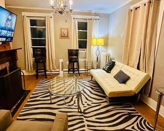 Warm Cozy 1-bedroom apartment in Marvelous Milford with FAST WiFi &Free Parking - Milford