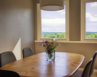 Rymlig Lägenhet i Lannavara med Älvutsikt Fyra Rum, Plats för 6 Personer - Lannavaara - Comedor