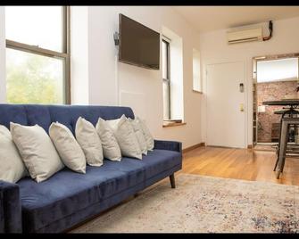 A+ Location! Prime Greenwich Village / Soho Loft! - New York - Living room