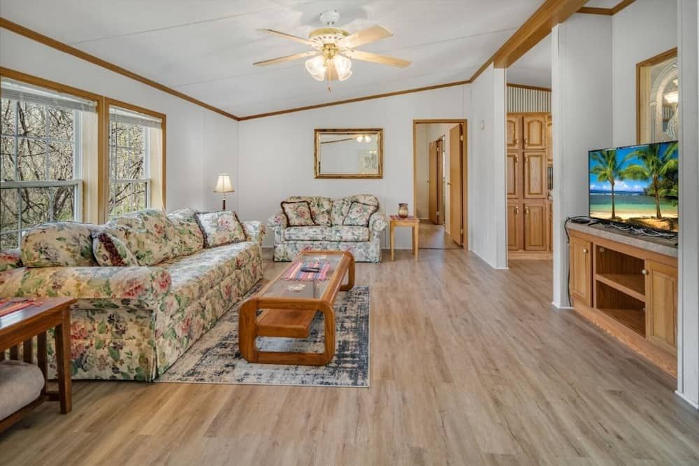 Botanical Hill Cottage in Wine Country! - سينيكا فولز - غرفة معيشة