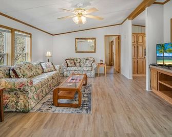 Botanical Hill Cottage in Wine Country! - سينيكا فولز - غرفة معيشة