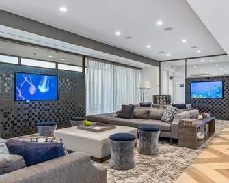 Luxury 1br | Gym & Pool | Downtown White Plains - White Plains - Salon
