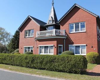 Ferienwohnung 'Turmblick' - Heide - Building