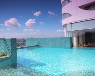 Sensa Hotel - Bandung - Pool