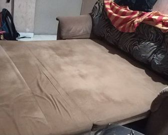 Air conditioned, fully furnished 1RK, ideal for 2-3 persons. - مومباي - غرفة نوم