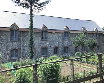 Echologia Hôtel dans un lieu insolite - Louverné - Balcón