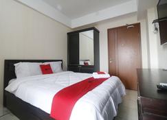 Redliving Apartemen Green Lake View Ciputat - Pelangi Rooms 2 Tower E - South Tangerang City - Bedroom