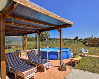 Between the charming massifs of the Chartreuse and the Alps near the turquoise Lake Paladru, this va - Flachères - Pool