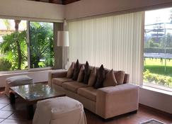 Spacious Beautiful House On An Area Of More Than 1000m2 Inside A Cluster - Temixco - Living room