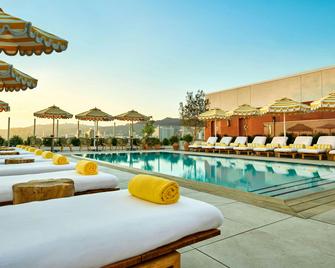 The Hollywood Grande, Autograph Collection - Los Angeles - Piscina