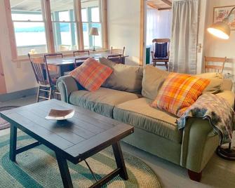 Sandy Beach Cottages in Northeast Kingdom, Vermont - Derby - Living room