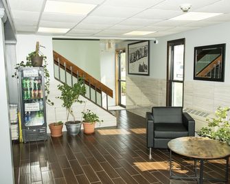 Super 8 by Wyndham Michigan City - Michigan City - Lobby