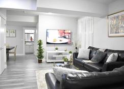 Beautiful & Cozy Suite (2 Bdrm)Wi-Fi/Free Parking - Edmonton - Sala de estar