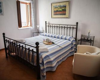 Apartment In The Center Of Lipari - Lipari - Schlafzimmer