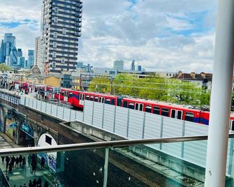City view Sunset Luxurious Apartment in London Zone-1 Including one Family twin Room with its Own Stunning Private Terrace - London - Balkon