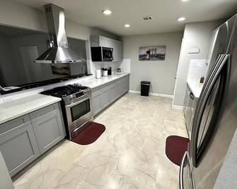 Hobby Airport/Downtown/Nasa - 3 Beds, 2 Baths - هيوستن - مطبخ