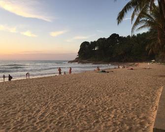 Surin Sunset Hotel - Choeng Thale - Beach