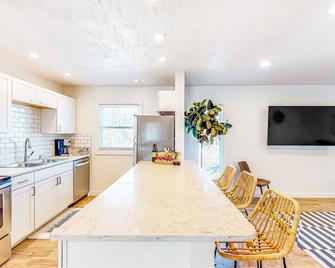 The Jewel of Elkhart, Upper Unit - Elkhart - Cocina