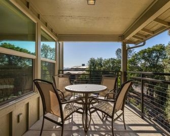 Angels Camp | Friends Golf Getaway | Pool + Golf | 2br - Angels Camp - Balcony