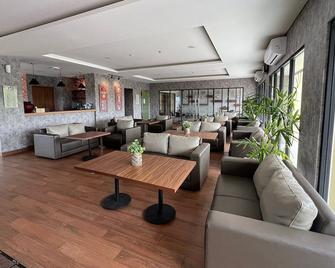 Grand Papua Hotel Sentani - Jayapura - Lounge