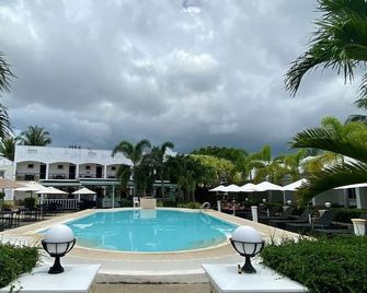 Panglao Regents Park Resort - Panglao - Svømmebasseng