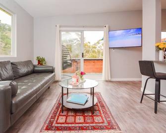 Modern, In Downtown Laguna Beach + Views!!! - Laguna Beach - Soggiorno