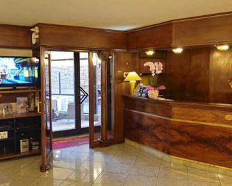 Hotel Mediterranea - Loano - Rezeption