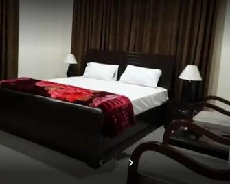 Lahore Hotel - Mingaora - Bedroom