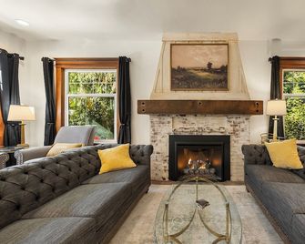 “The Village at Richardson creek”, 31 bed, sought after group destination homes - Monroe - Wohnzimmer