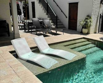 Villa del Flamingo - Modern Living & Poolside Escape in Flamingo Park - West Palm Beach - Piscina