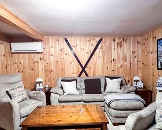 Spacious North Conway Home | Close to everything! - Conway - Wohnzimmer