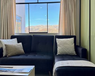 3 RB, Fast Wi-Fi, mountain view, barbecue area, garage. elevator. - Huaraz - Living room