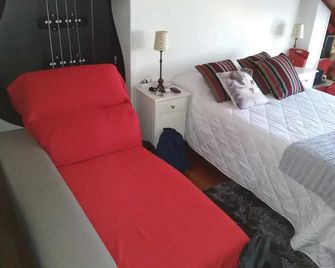 Alojamientos Marte habitacion con baño - Torrelavega - Bedroom