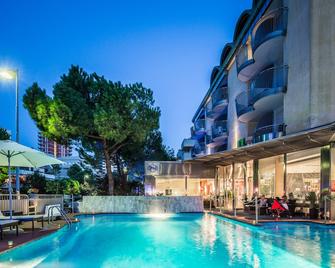 花園酒店 - 利加諾黃金沙灘 - 利尼亞諾薩比亞多羅 - 游泳池