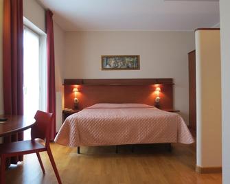 Hotel Ristorante Fatur - Cisano Bergamasco - Habitación