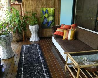 Oskar's Rain Forest Retreat - Nelly Bay - Patio