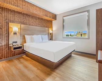 Days Inn & Suites by Wyndham West Edmonton - Edmonton - Bedroom