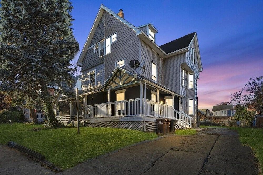 Lansdowne Sweet 2nd floor APT, only 20 mins to PHL